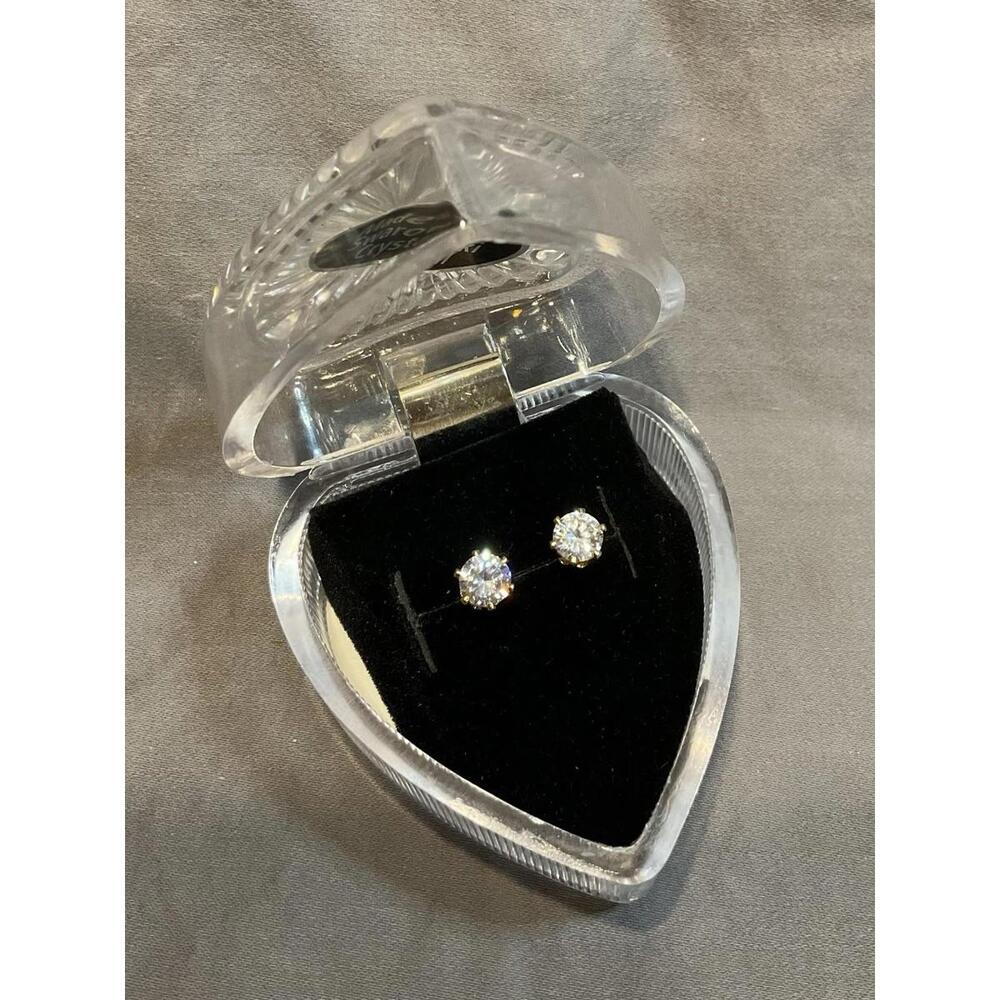 NWOT SMALL Stud Earrings Made with Swarovski Crystal in Heart Box  #1361